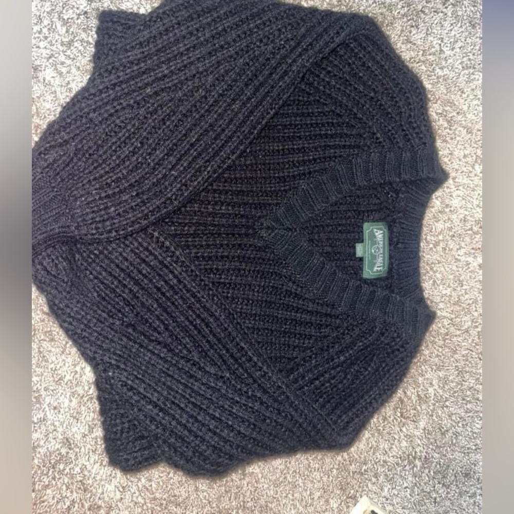 American Eagle sweater